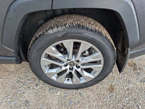 Used 2023 Toyota RAV4 XLE Premium FWD image 33