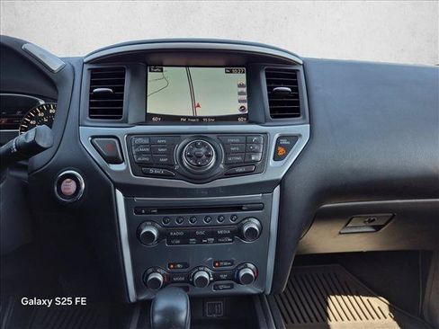 Used 2020 Nissan Pathfinder SL FWD image 15