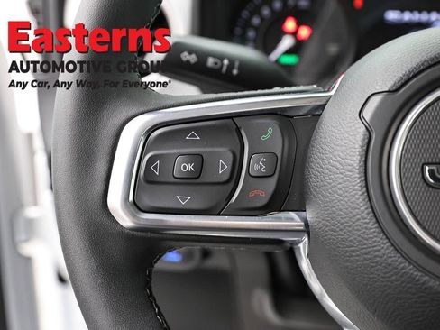 Used 2025 Jeep Wrangler Unlimited Sahara image 15