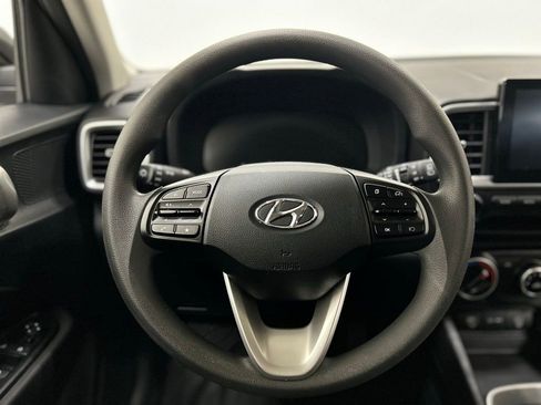 Used 2023 Hyundai Venue SE image 13
