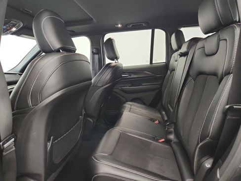 Used 2023 Jeep Grand Cherokee Altitude image 29