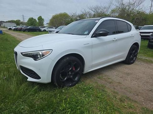 Used 2023 Alfa Romeo Stelvio Veloce AWD/4WD image 8