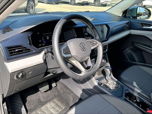 Used 2022 Volkswagen Taos SE image 16