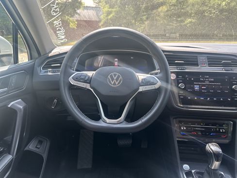 Used 2024 Volkswagen Tiguan SE FWD image 23