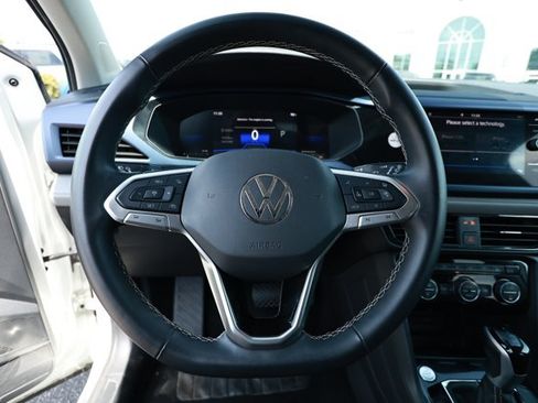 Used 2024 Volkswagen Taos SE FWD image 11