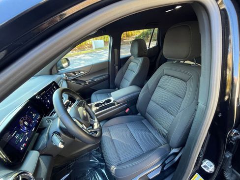 Used 2025 Chevrolet Equinox LT image 32