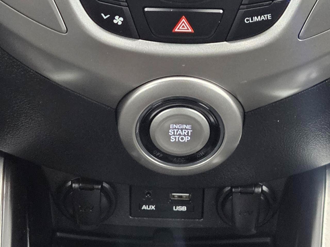 Used 2017 Hyundai Veloster Value Edition FWD image 19