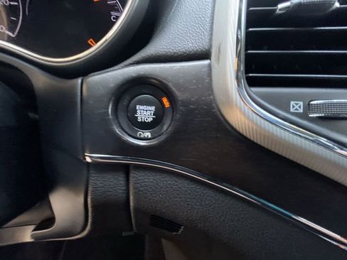 Used 2018 Jeep Grand Cherokee Limited RWD image 16