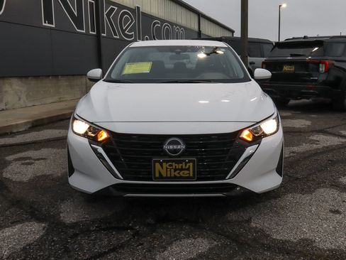 Used 2025 Nissan Sentra SV FWD image 2