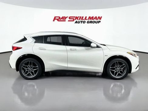 Used 2017 INFINITI QX30 Premium w/ Navigation Package FWD image 8