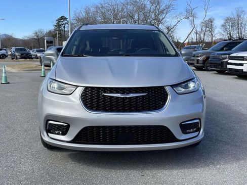 Used 2022 Chrysler Pacifica Touring-L image 18