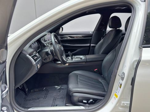 Used 2019 BMW 740i RWD image 16