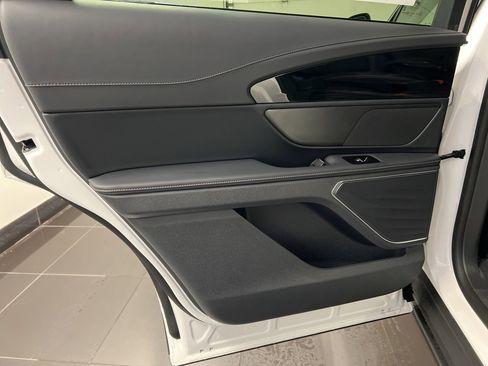 New 2026 Lincoln Nautilus Premier image 34