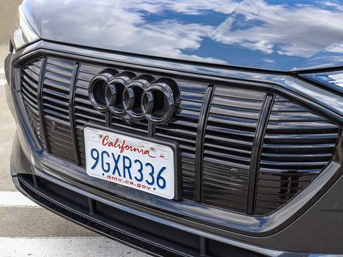 Used 2023 Audi e-tron Premium w/ Convenience Plus Package AWD/4WD image 7