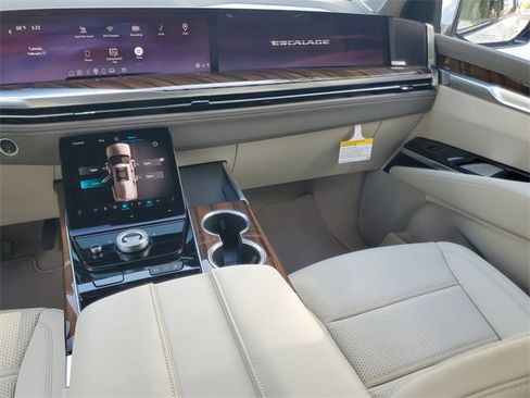 Certified 2026 Cadillac Escalade Platinum Sport image 16