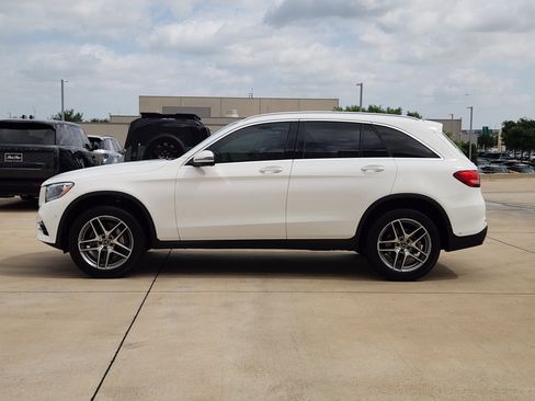Used 2018 Mercedes-Benz GLC 300 4MATIC image 3