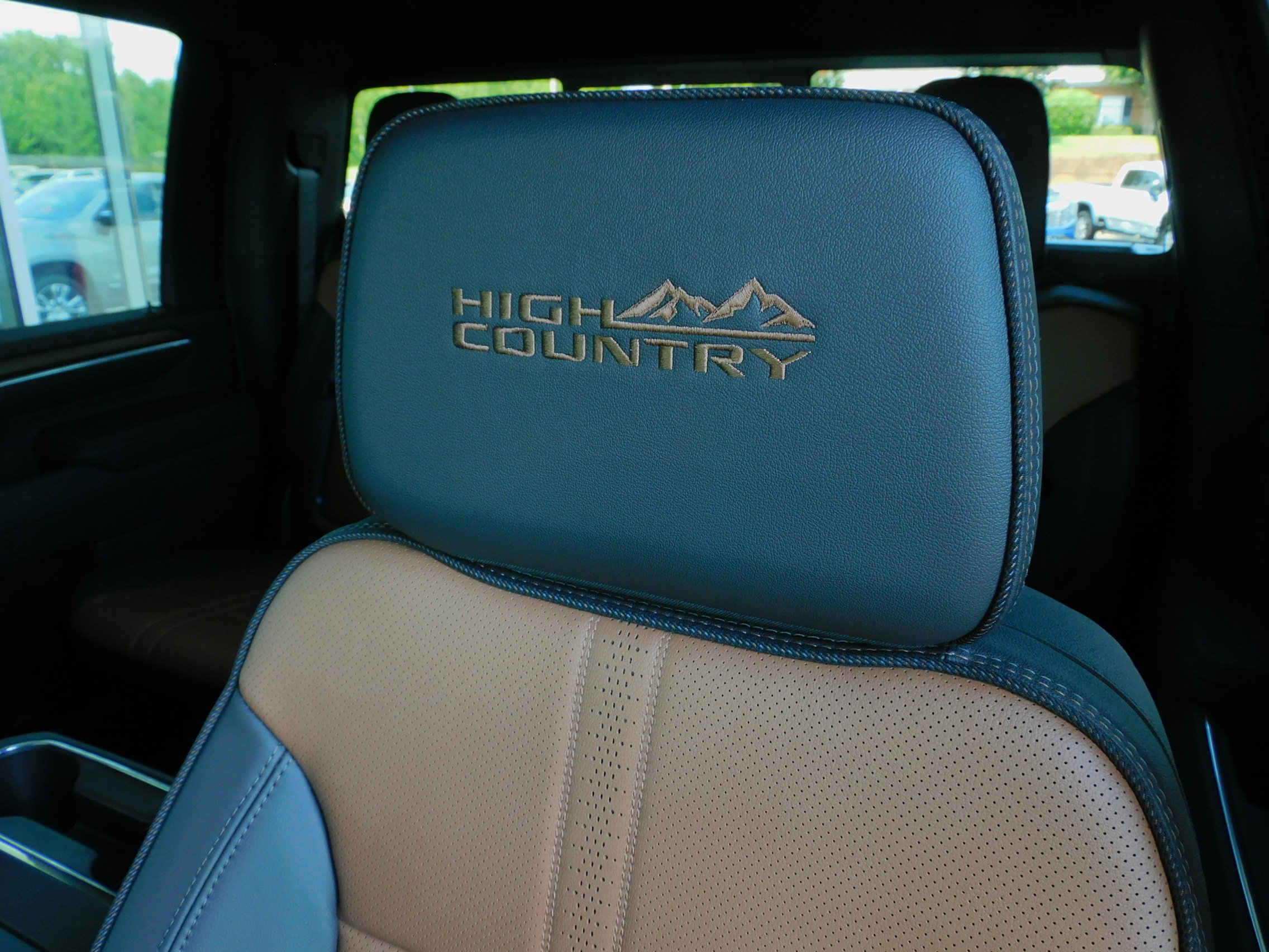 New 2026 Chevrolet Silverado 2500 High Country w/ High Country Premium Package AWD/4WD image 4
