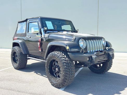 Used 2016 Jeep Wrangler Sahara AWD/4WD image 9