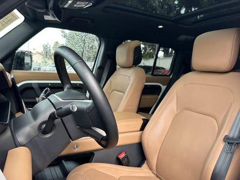 Used 2025 Land Rover Defender 110 S image 6