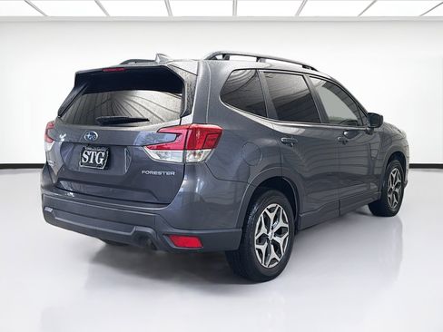 Used 2023 Subaru Forester Premium image 4