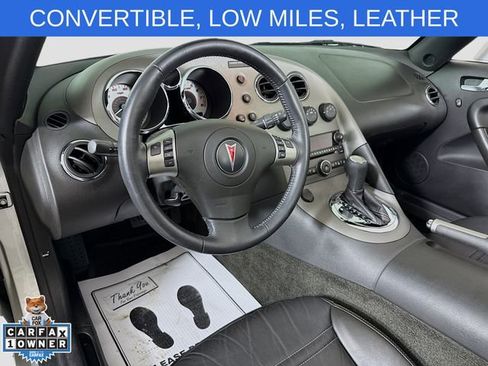 Used 2009 Pontiac Solstice Convertible w/ Premium Package RWD image 9