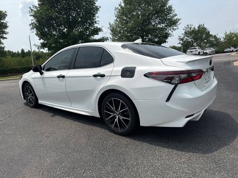 Used 2021 Toyota Camry SE w/ Convenience Package FWD image 4