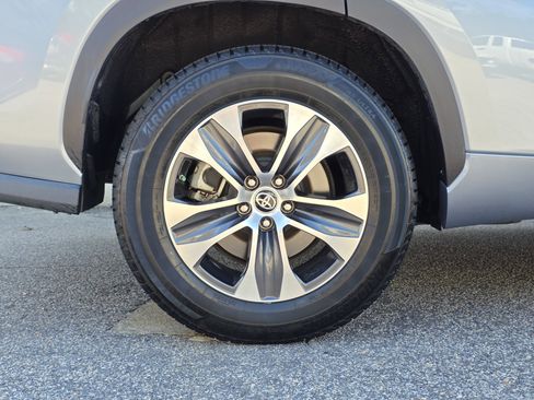 Used 2021 Toyota Highlander XLE image 49