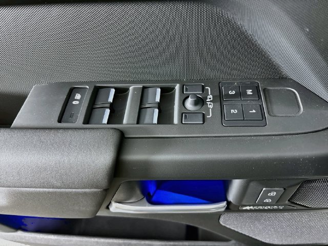 New 2026 Land Rover Defender 110 X-Dynamic SE AWD/4WD image 19