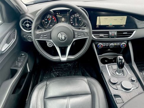 Used 2019 Alfa Romeo Giulia image 11
