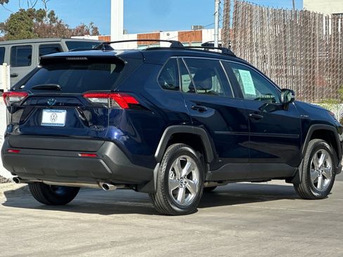 Used 2021 Toyota RAV4 XLE Premium image 4