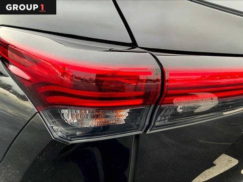 Used 2021 Toyota Highlander XLE AWD/4WD image 28