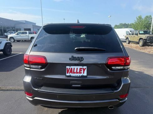 Used 2018 Jeep Grand Cherokee Altitude AWD/4WD image 4