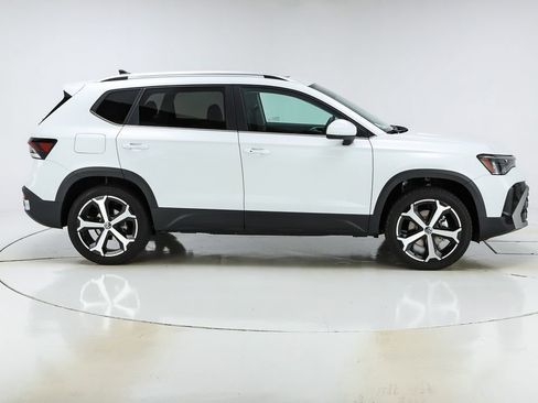 New 2025 Volkswagen Taos SEL image 10