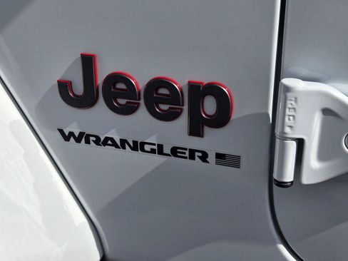 Used 2023 Jeep Wrangler Unlimited Rubicon w/ Safety Group AWD/4WD image 36