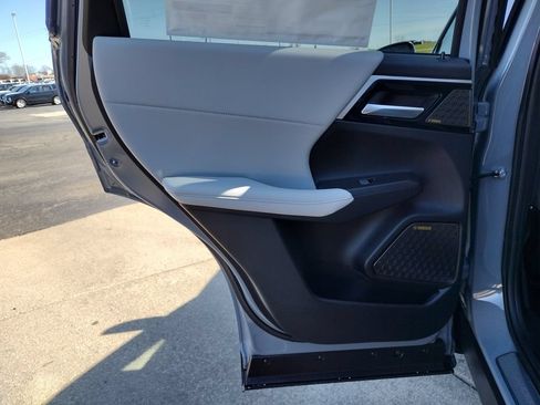 New 2026 Mitsubishi Outlander SE AWD/4WD image 32