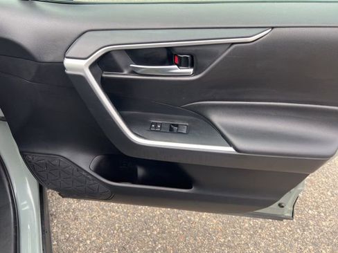 Used 2021 Toyota RAV4 XLE w/ Convenience Package image 11