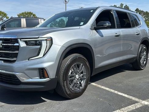 Used 2025 GMC Acadia Elevation FWD image 3