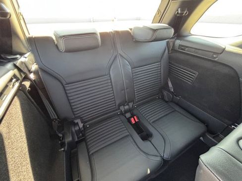 Used 2025 Land Rover Discovery Dynamic SE AWD/4WD image 20