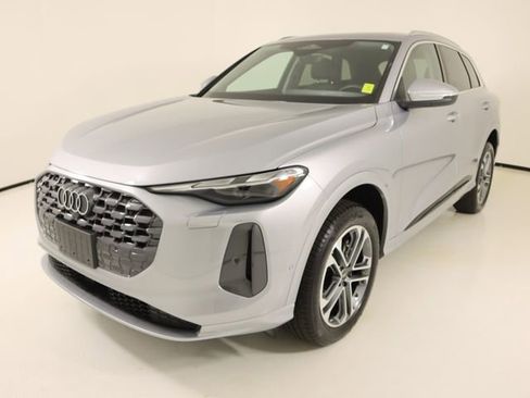 Certified 2025 Audi Q5 Premium w/ Convenience Package AWD/4WD image 1