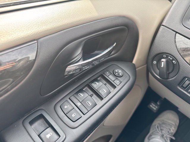 Used 2019 Dodge Grand Caravan SE w/ UConnect Hands-Free Group FWD image 22