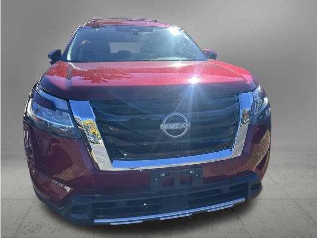 Used 2024 Nissan Pathfinder SL AWD/4WD image 2