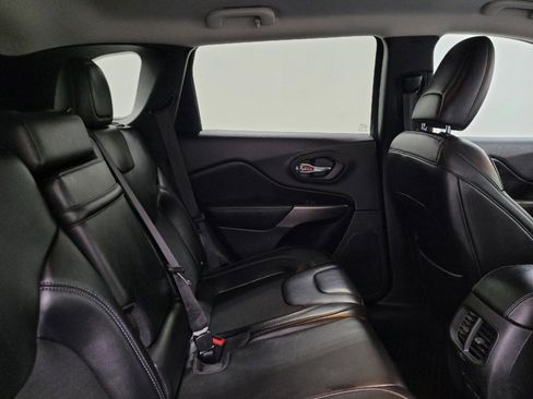 Used 2019 Jeep Cherokee Latitude Plus w/ Cold Weather Group image 19