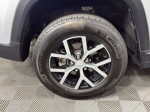 Used 2023 Jeep Grand Cherokee Limited image 14