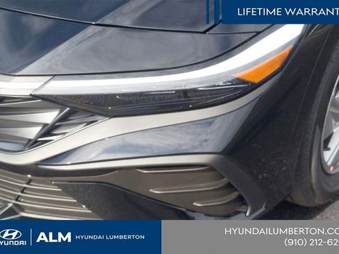 New 2026 Hyundai Elantra SE FWD image 11