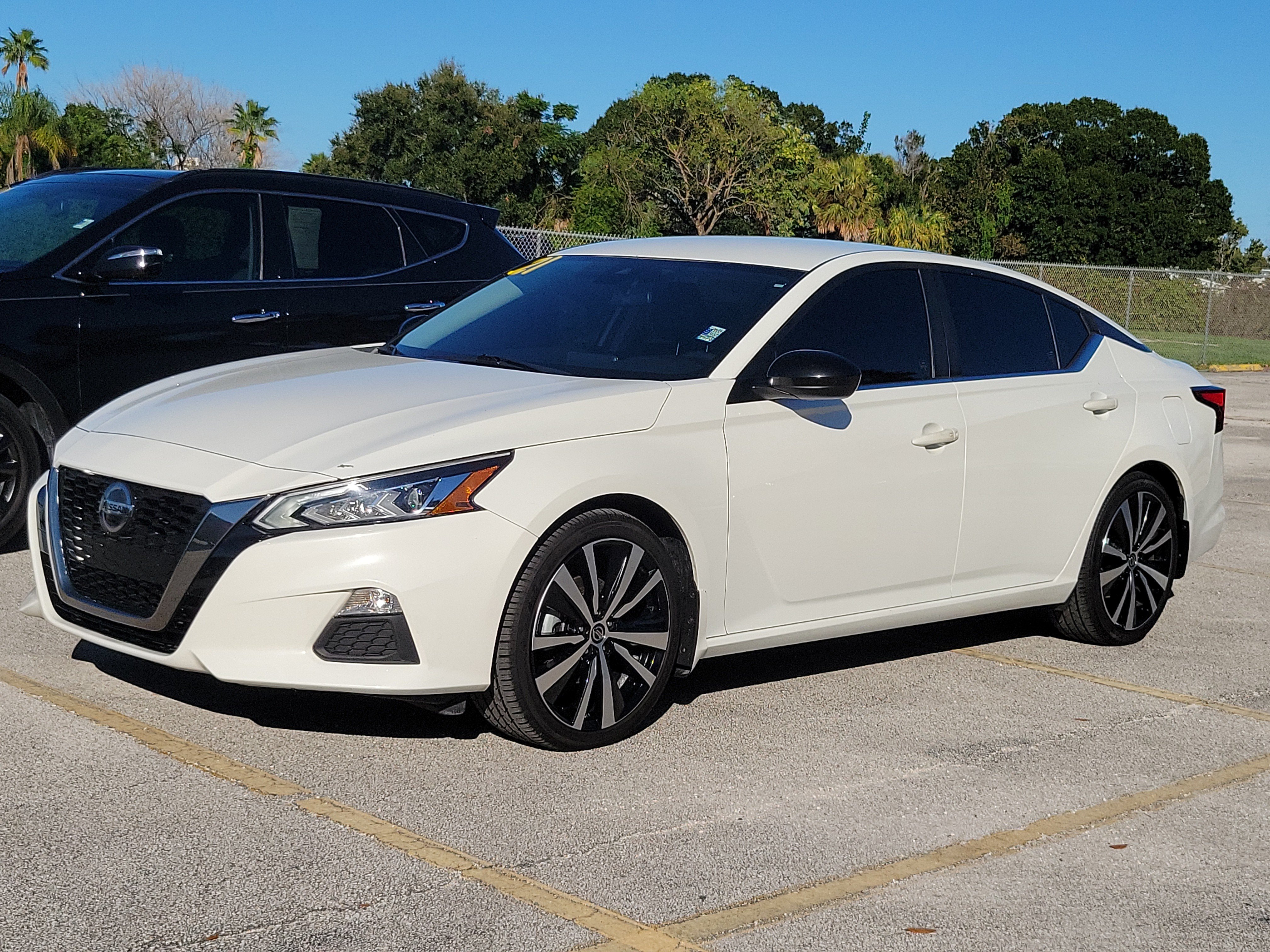 Used 2021 Nissan Altima 2.5 SR FWD image 2