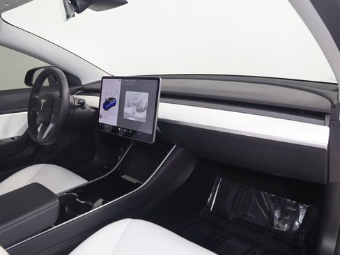 Used 2020 Tesla Model 3 Standard Range image 43