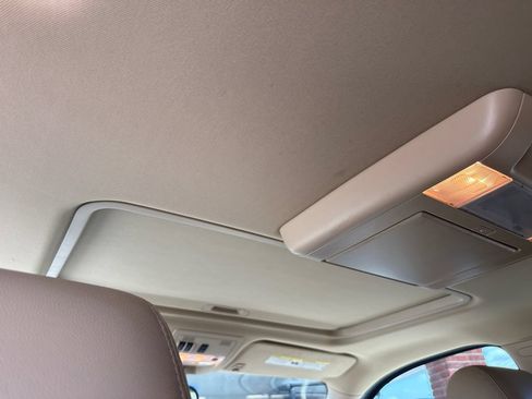 Used 2013 Chevrolet Suburban LTZ RWD image 18