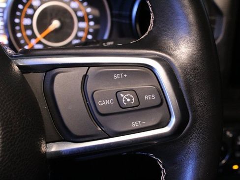 Used 2018 Jeep Wrangler Unlimited Sahara w/ Uconnect 4C Nav & Sound Group image 15