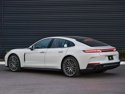 New 2026 Porsche Panamera 4 image 3