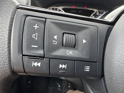 Used 2023 Nissan Rogue SV image 18